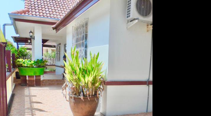 A 4 beds partly furnish family home at Soi Siam Country Club for Sale and Rent 